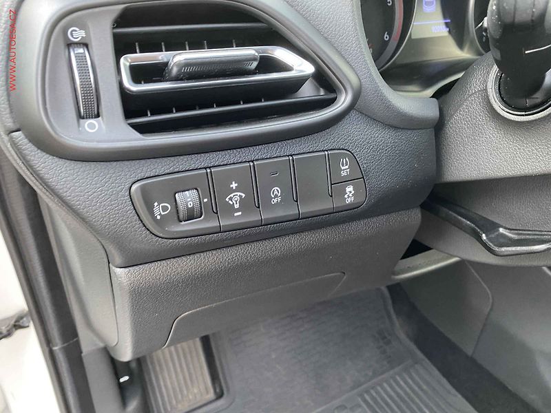 Hyundai i30 (2021) 1.6 CRDi, ČR, LED,, temp - fotka 15 z 17