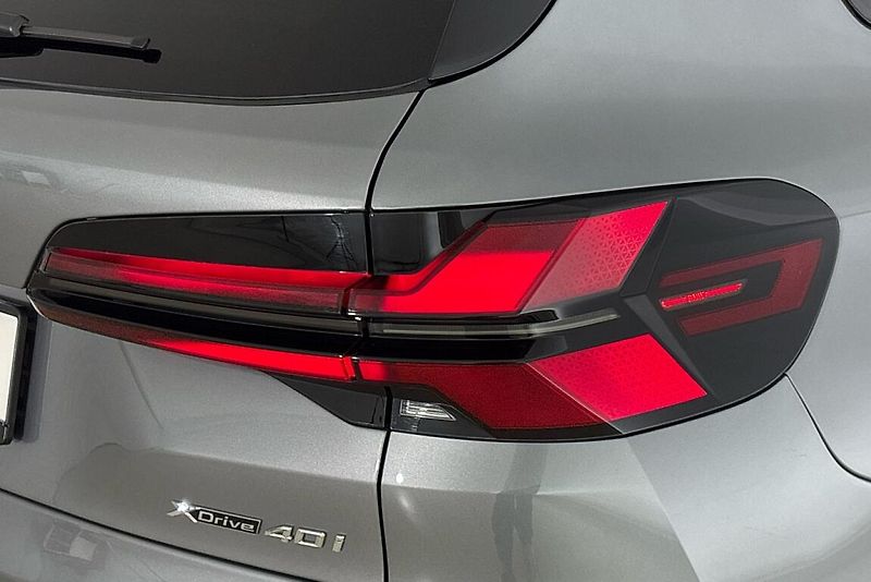 BMW X5 xDrive40i - fotka 5 z 29