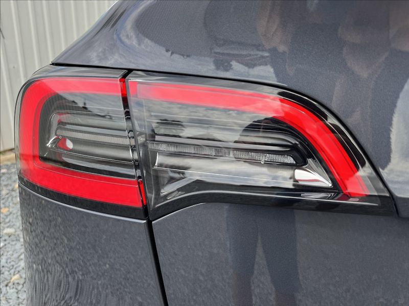 Tesla Model Y 0,0 RWD SoH 94% - fotka 16 z 50