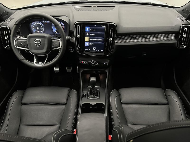 Volvo XC40 T3 R-DESIGN  - fotka 2 z 41