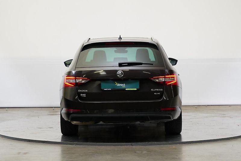 Škoda Superb - fotka 6 z 30