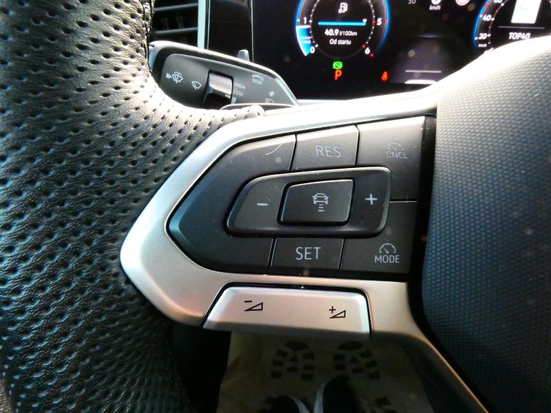 Volkswagen Passat (2024) R-Line 2.0 142KW 4MOTION - fotka 25 z 30