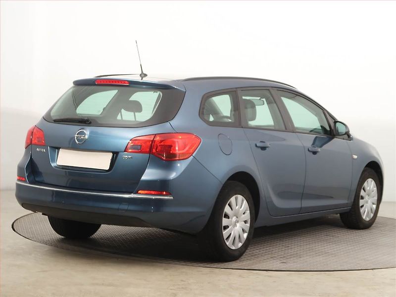Opel Astra (2015) 1.6 CDTI, Tempomat - fotka 5 z 14