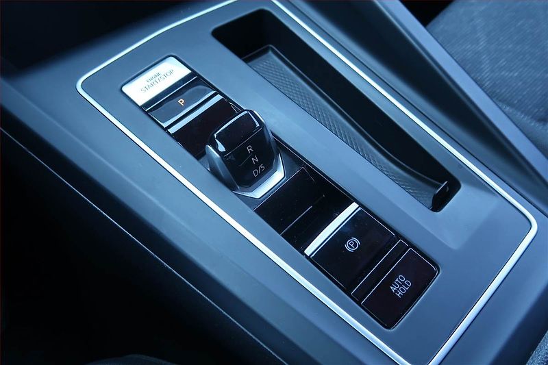 Volkswagen Golf (2021) 2.0 TDI, Automat, Navi - fotka 13 z 25