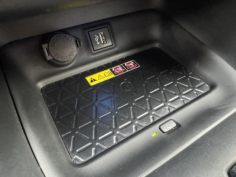 Toyota RAV4 (2023) 2.5HSD 4WD Hybrid Executive - fotka 14 z 49