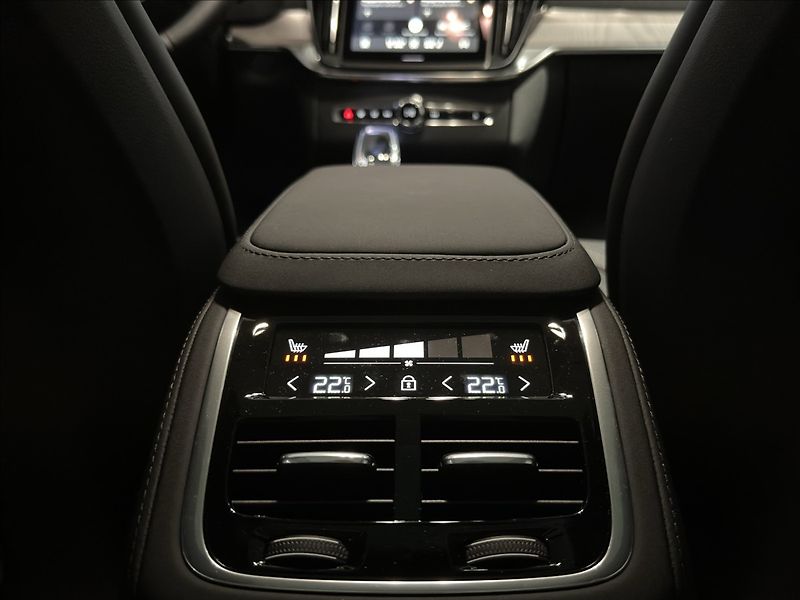 Volvo XC90 (2026) 2,0 T8  Ultra Bright - fotka 35 z 42