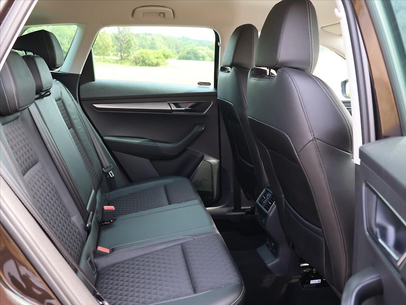 Škoda Karoq 2,0 TDI 110kW 4x4 DSG Style+ C - fotka 14 z 37