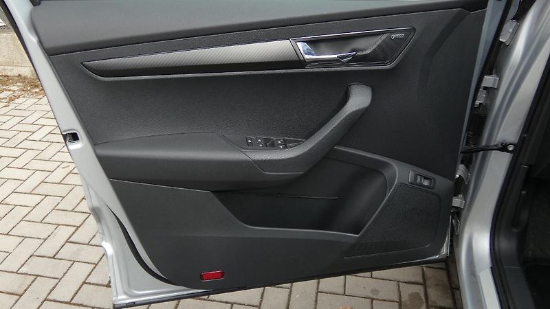 Škoda Karoq 1,5 TSI Sportline DSG - fotka 8 z 25
