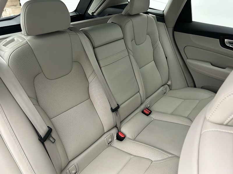 Volvo XC60 2.0 B5 4x4 Inscription - fotka 14 z 38