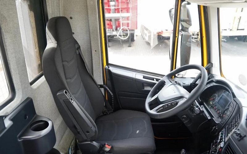 Iveco Stralis (2018) 420 8x4 odtahovka EURO 6 - fotka 20 z 23