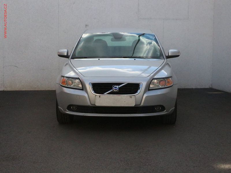 Volvo S40 (2007) 2.5 i, 1.maj, servis.kniha - fotka 2 z 3