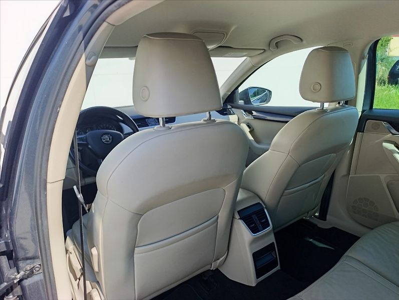Škoda Octavia 1,6 TDi 4x4 Navi,Kůže,Aut.klim - fotka 21 z 36