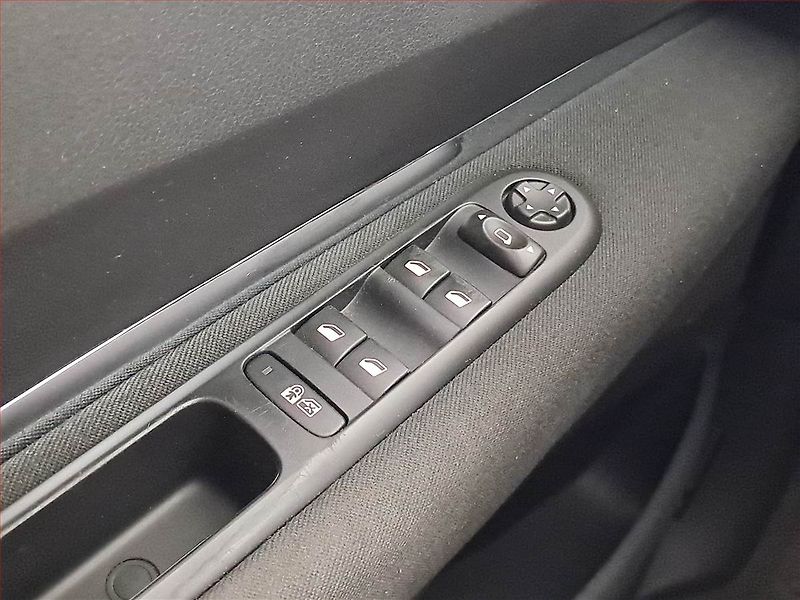 Peugeot 5008 (2013) 1.6 HDi, 7 míst, ČR,1.maj - fotka 15 z 17
