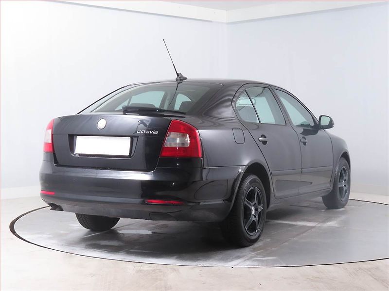 Škoda Octavia (2009) Ambiente Plus 1.9 TDI - fotka 5 z 14