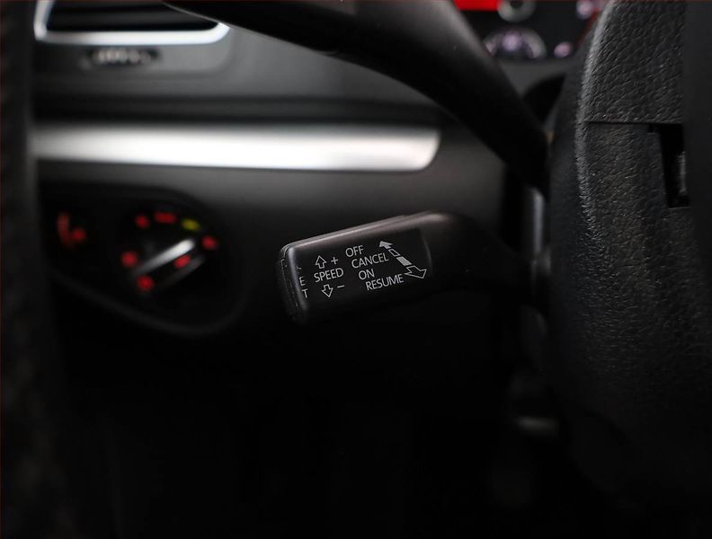Volkswagen Sharan (2013) 2.0 TDI, 4X4, 7 míst, Kůže - fotka 19 z 23