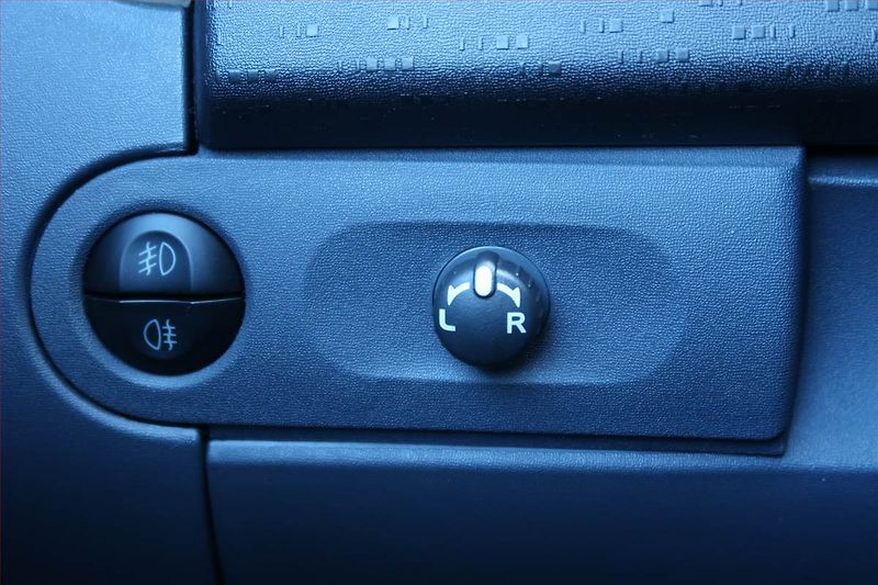 Mitsubishi Colt (2013) 1.3, Tempomat, Vyhř. sedaček - fotka 19 z 19