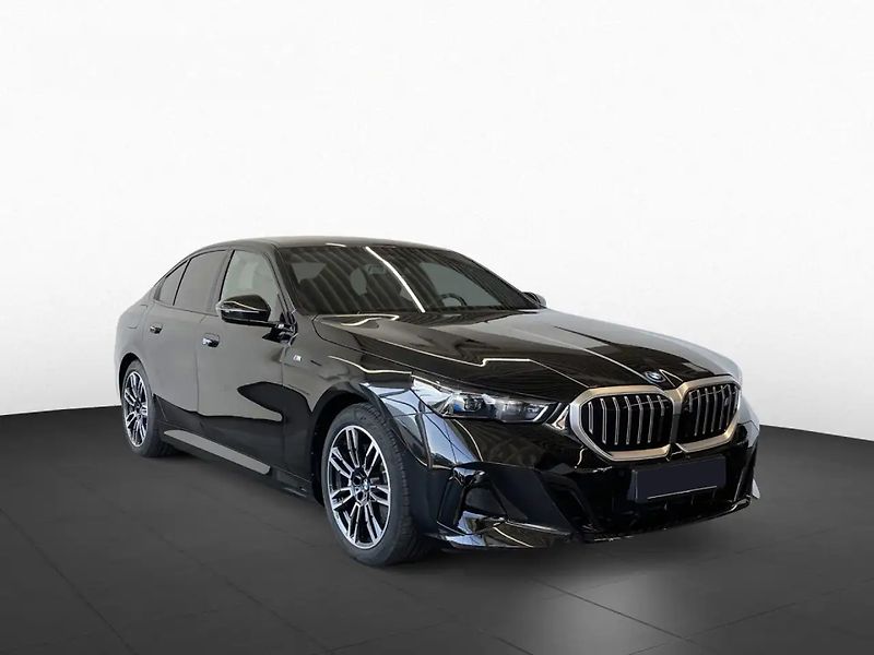 BMW i5 xDrive40 M-Sport Park/Driv Pro - fotka 2 z 10