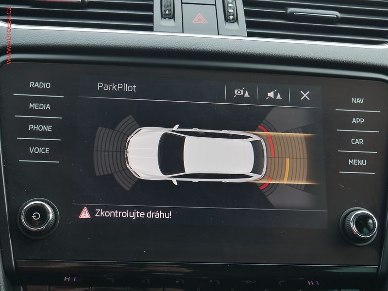 Škoda Octavia (2019) 2.0 TDi, RS, DSG, LED - fotka 17 z 26
