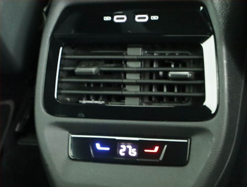 Volkswagen ID.5 (2023) Pro Perf. (82 kWh), SoH 93% - fotka 21 z 23