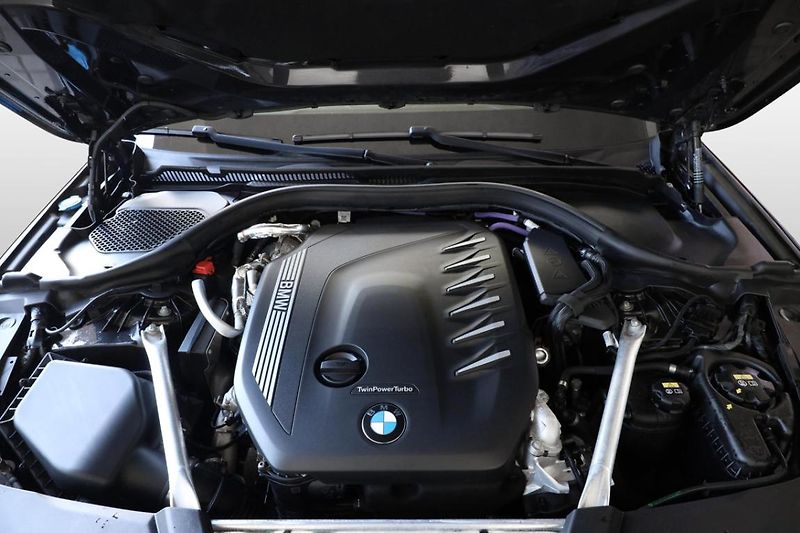 BMW Řada 5 530d xDrive Touring - fotka 11 z 30