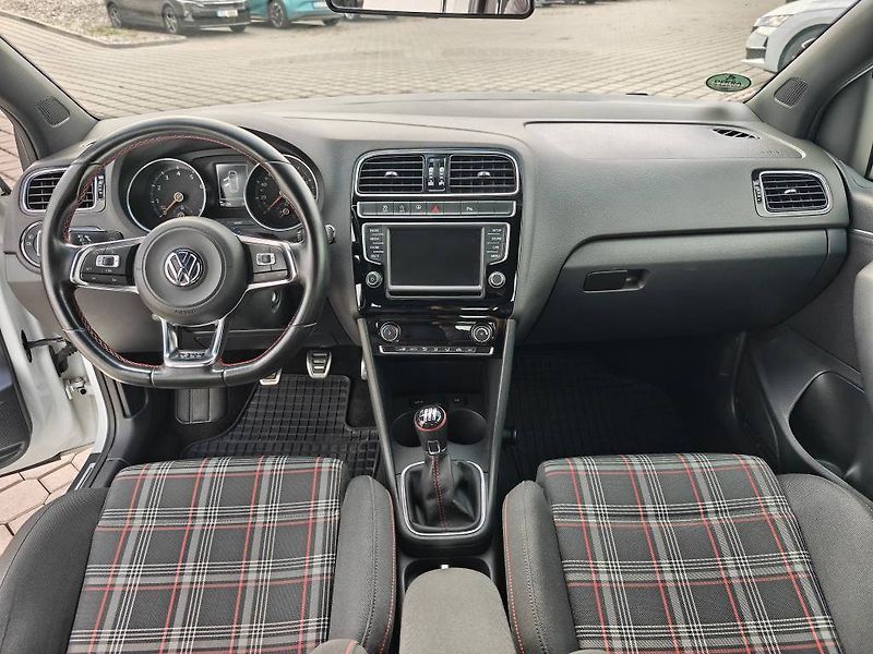 Volkswagen Polo GTI 1,8 TSI 141 kW 6MP 1,8 TSI - fotka 10 z 23