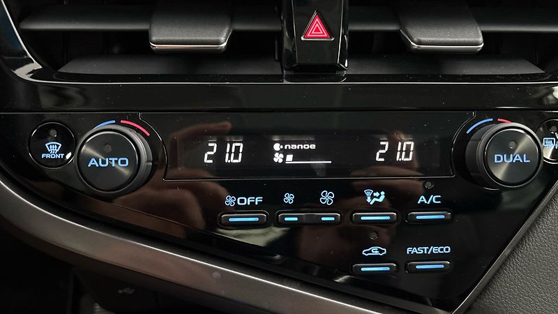 Toyota Camry 2.5 Hybrid AUT Executive - fotka 12 z 26