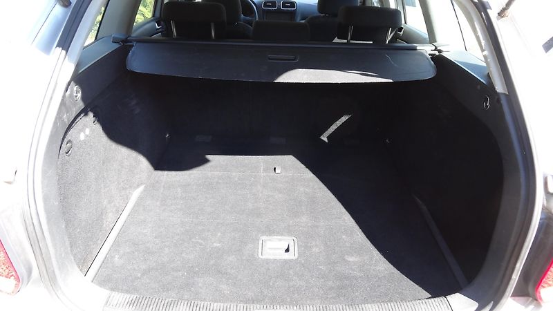 Volkswagen Golf Kombi 1.6TDi Klima, Navi - fotka 7 z 10
