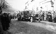 Vůz GMC 353 CCKW při pohřbu obětí důlního neštěstí na konci roku 1946 v severočeském Lomu.