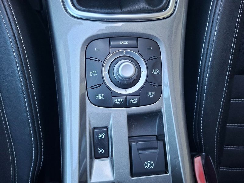 Renault Laguna (2013) 2.0dCi 110kW BLACK EDITION - fotka 15 z 38