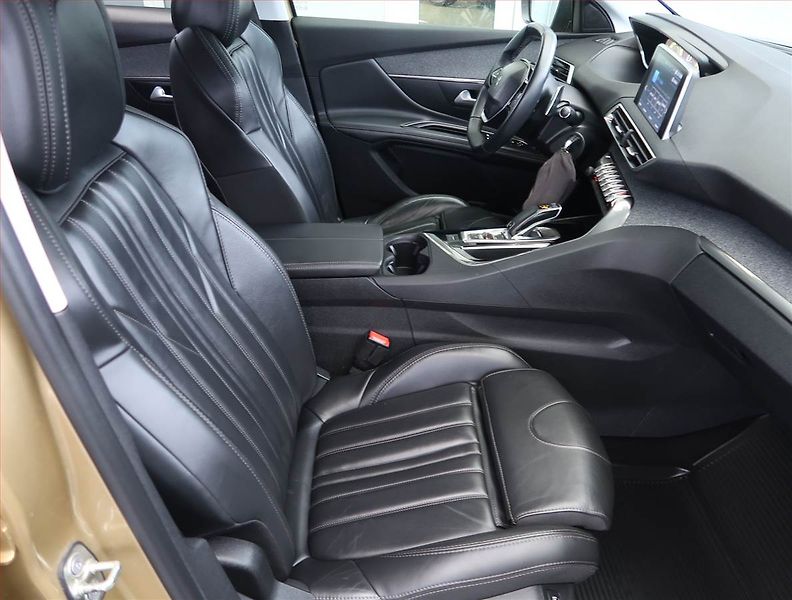 Peugeot 3008 (2017) Allure 1.6 THP, Automat - fotka 9 z 21