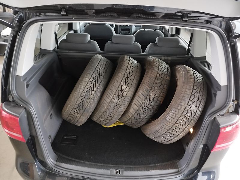 Volkswagen Touran (2012) 1,2TSI,77KW,KLIMA,ALU,SER.KN - fotka 9 z 26