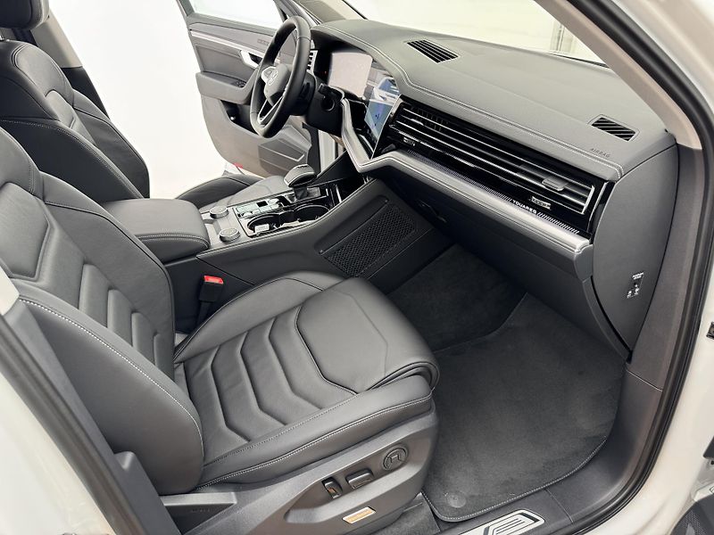Volkswagen Touareg 3.0Tdi*1-MAJ*DPH*ELEGANCE* - fotka 17 z 43