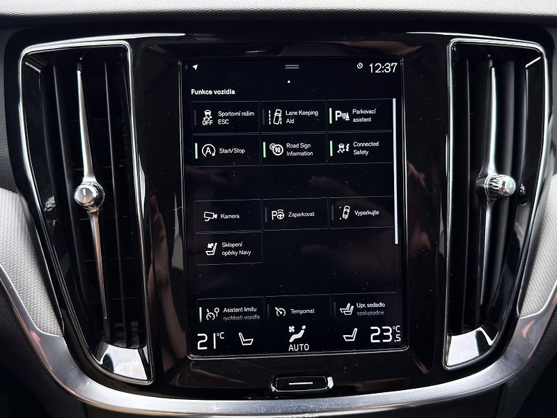 Volvo V60 CC D4 AWD // B&W // REZERVACE - fotka 32 z 44