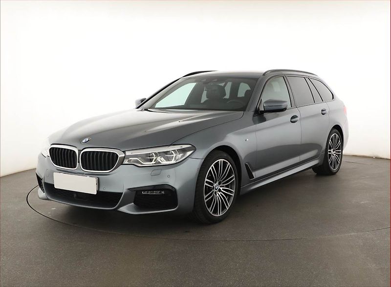 BMW Řada 5 (2020) 530d xDrive - fotka 2 z 19