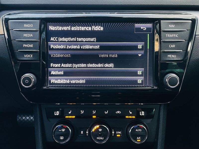 Škoda Superb 2.0TDI DSG TAŽNÉ NEZÁVISLE TOP - fotka 45 z 53