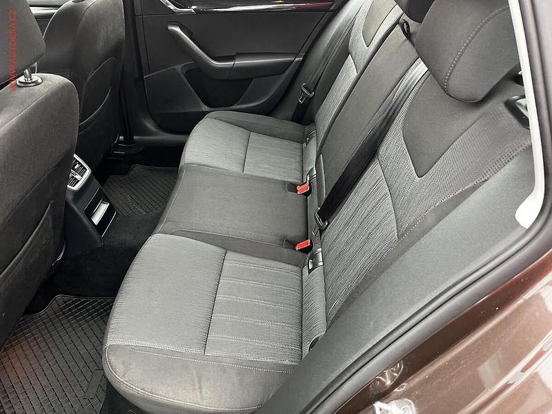 Škoda Octavia (2017) 1.6 TDi, ČR, Style, LED, TZ - fotka 10 z 16