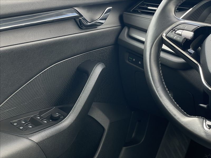 Škoda Octavia 2,0 TDI Combi Ambition Plus - fotka 14 z 19