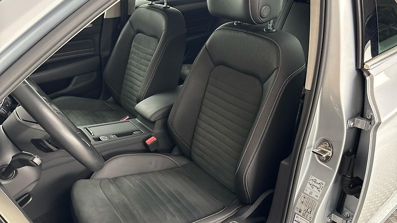 Volkswagen Passat 2.0 TDI DSG Elegance Variant - fotka 15 z 26