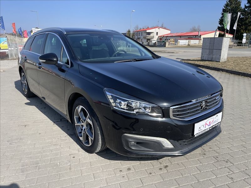 Peugeot 508 2,0 HDI 133kw SW Allure Automa - fotka 6 z 40
