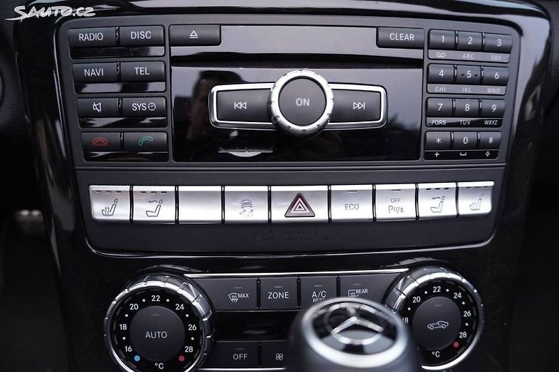 Mercedes-Benz SLK (2012) 55 AMG V8 310KW MAGIC SKY - fotka 21 z 24