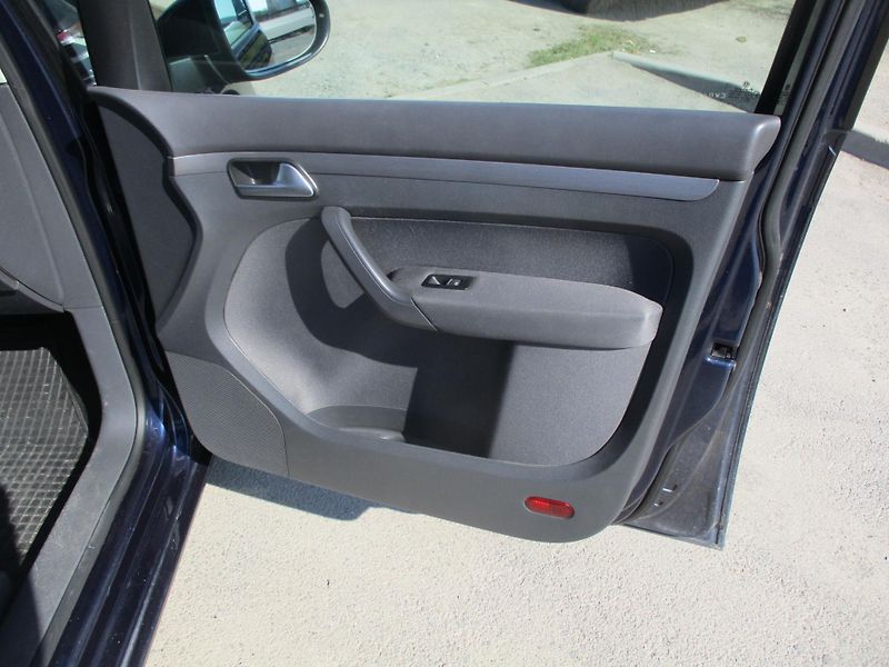 Volkswagen Touran 1.4TSi 103kW*CL*TAŽ Z.*7MÍST - fotka 23 z 46