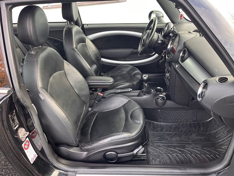 Mini Cooper S (2010) 1.6 i 135 Kw Sada kol - fotka 10 z 19