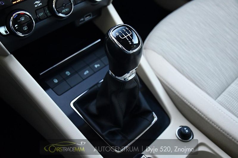 Škoda Octavia 1,6TDi STYLE - fotka 36 z 53