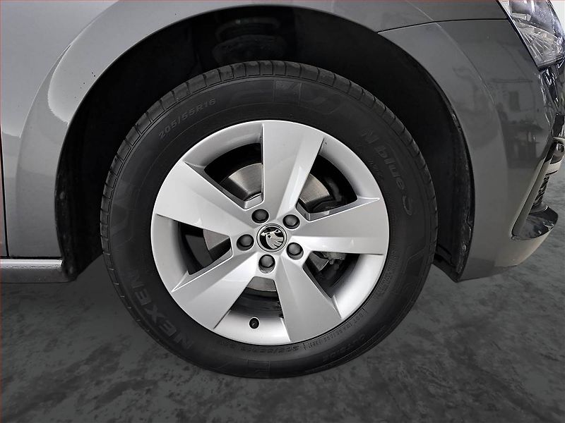 Škoda Scala (2023) 1.5 TSI, Serv.kniha, Tempomat - fotka 14 z 16
