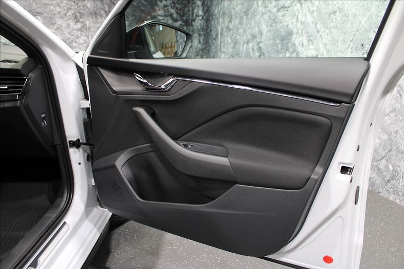 Škoda Kamiq 1,5 TSI 110kw MC 1.maj CZ - fotka 9 z 32