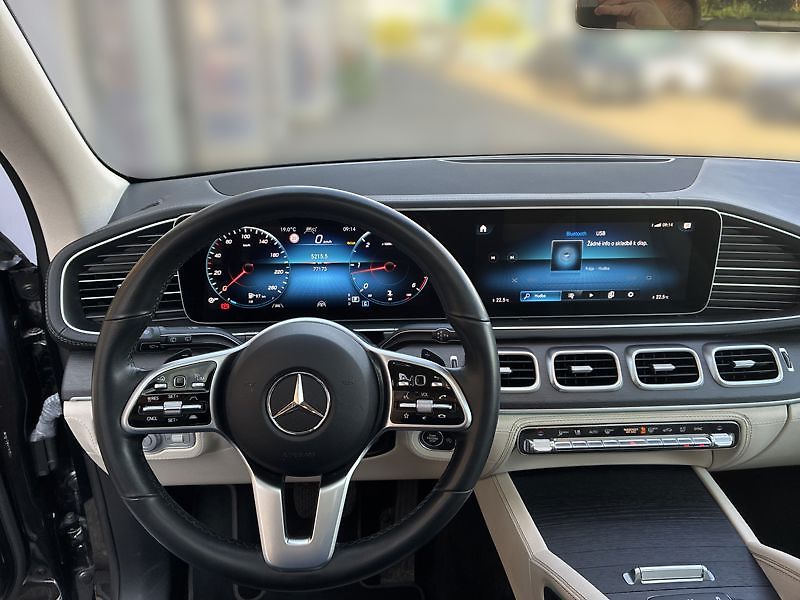 Mercedes-Benz GLE 400 d 4MATIC AMG Line Night - fotka 11 z 18