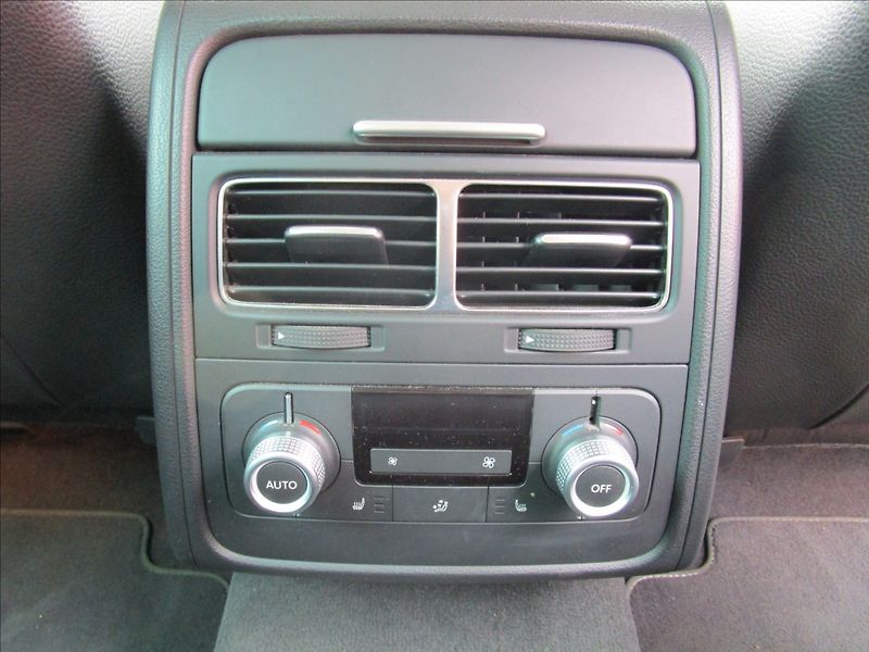 Volkswagen Touareg 3.0TDi V6  R-Line, 4x4, Bi-Xen - fotka 27 z 48
