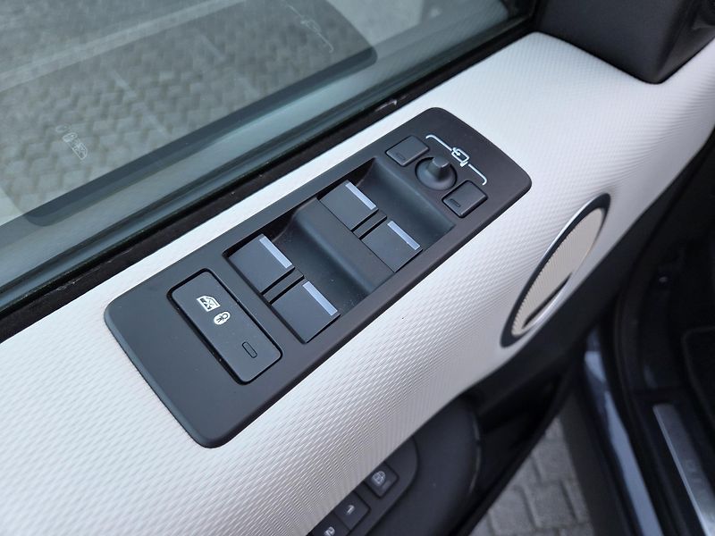 Land Rover Discovery D350 R-Dynamic HSE Pano HUD TZ - fotka 15 z 41