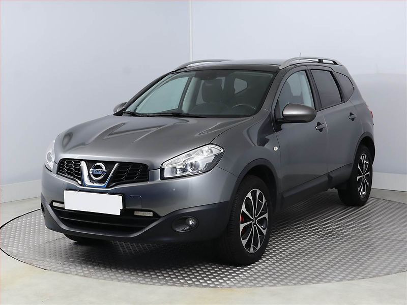 Nissan Qashqai (2013) 1.5 dCi, 7 míst, Navi - fotka 2 z 17