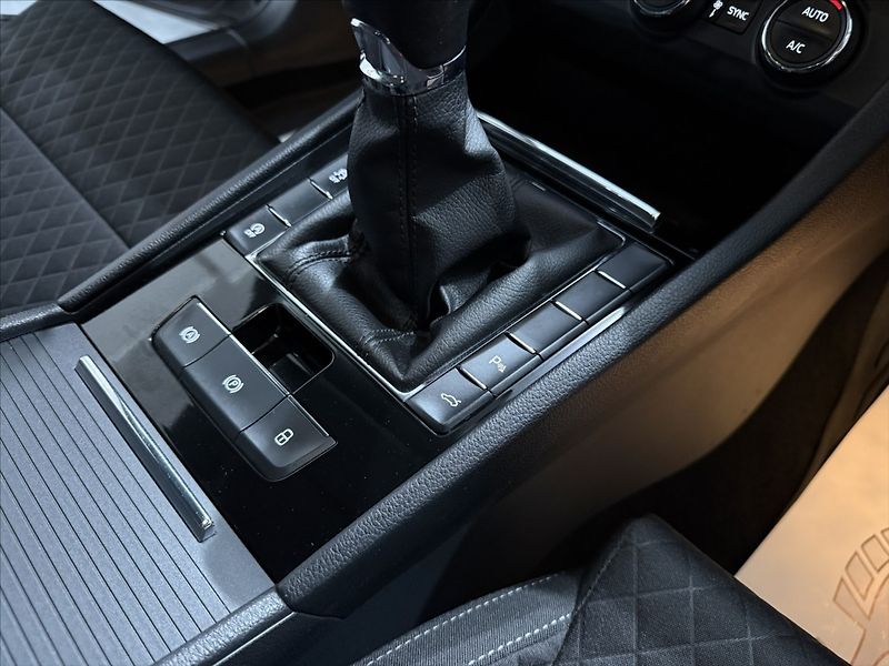 Škoda Superb 2,0   TDI 110kW STYLE 4x4 TAŽN - fotka 24 z 47